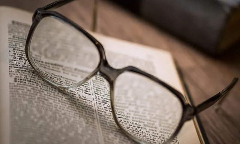 選準(zhǔn)老花鏡品牌，讓老花眼遠(yuǎn)近清晰，少花冤枉錢