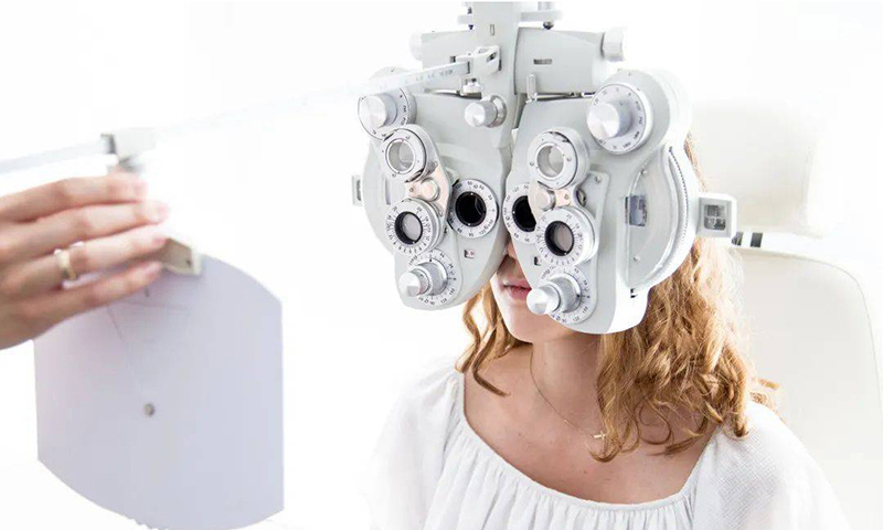 老花鏡配一副夠嗎？該怎么配才對(duì)？