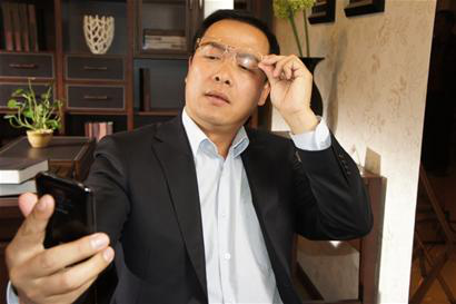 戴傳統(tǒng)老花鏡看遠一片模糊，老花鏡怎么配？