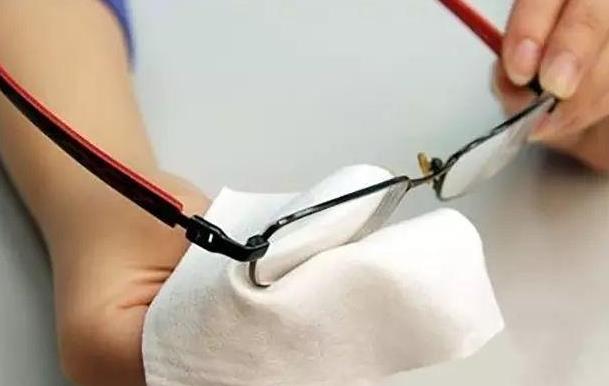 老花鏡防輻射眼鏡的作用、保養(yǎng)，你真的都懂嗎？