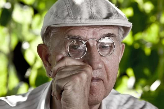 如何購(gòu)買一副好的老花鏡？什么是漸進(jìn)多焦鏡？