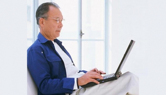 美麗島：扔掉單焦換戴多焦鏡，在國內(nèi)掀起了一場(chǎng)“換戴”革命。