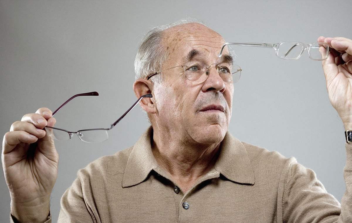 近視眼，為啥現(xiàn)在還要配老花鏡？