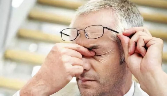 這幾種人，戴老花鏡一定要慎重！