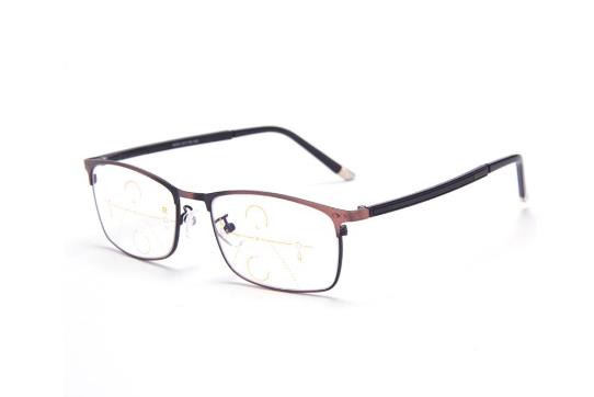 中老年人配老花鏡，記著這3點(diǎn)益于眼健康