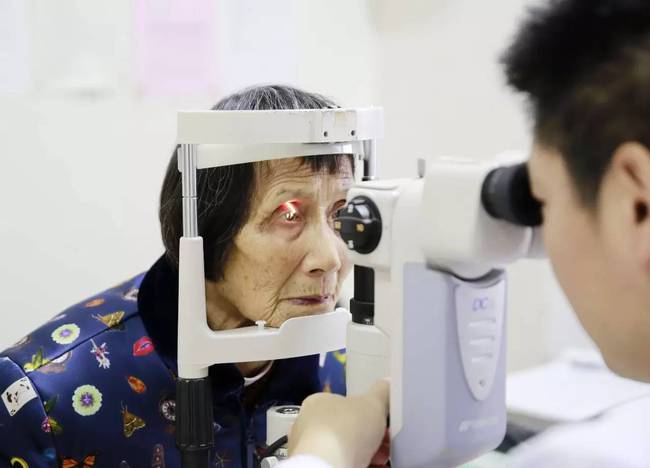 中老年人怎么配老花眼鏡才合適？