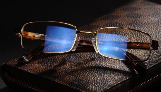 美麗島：一副遠(yuǎn)近清晰的老花鏡，全天配戴都不用摘的漸進(jìn)多焦鏡